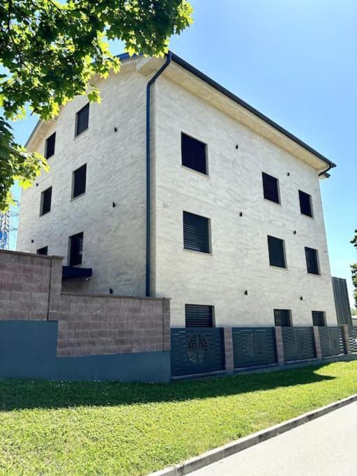 Villa Moste With Pool & Ev Station Ljubljana Exterior foto